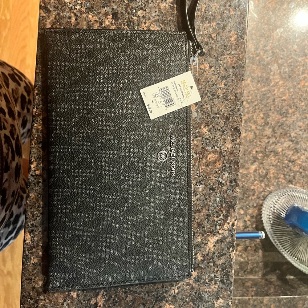 New with tags Michael Kors wristlet
